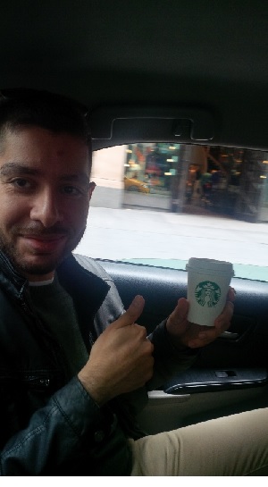 New York. Si festeggia la vittoria nella elite cup con un sobrio caffè da starbucks